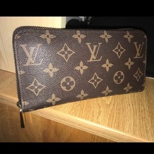 Louis Vuitton Zippy Wallet